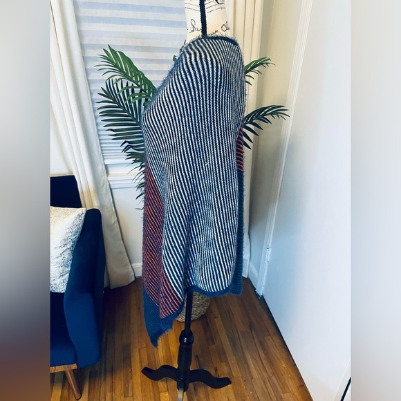 JANICE Poncho Sweater - Picture 7 of 7